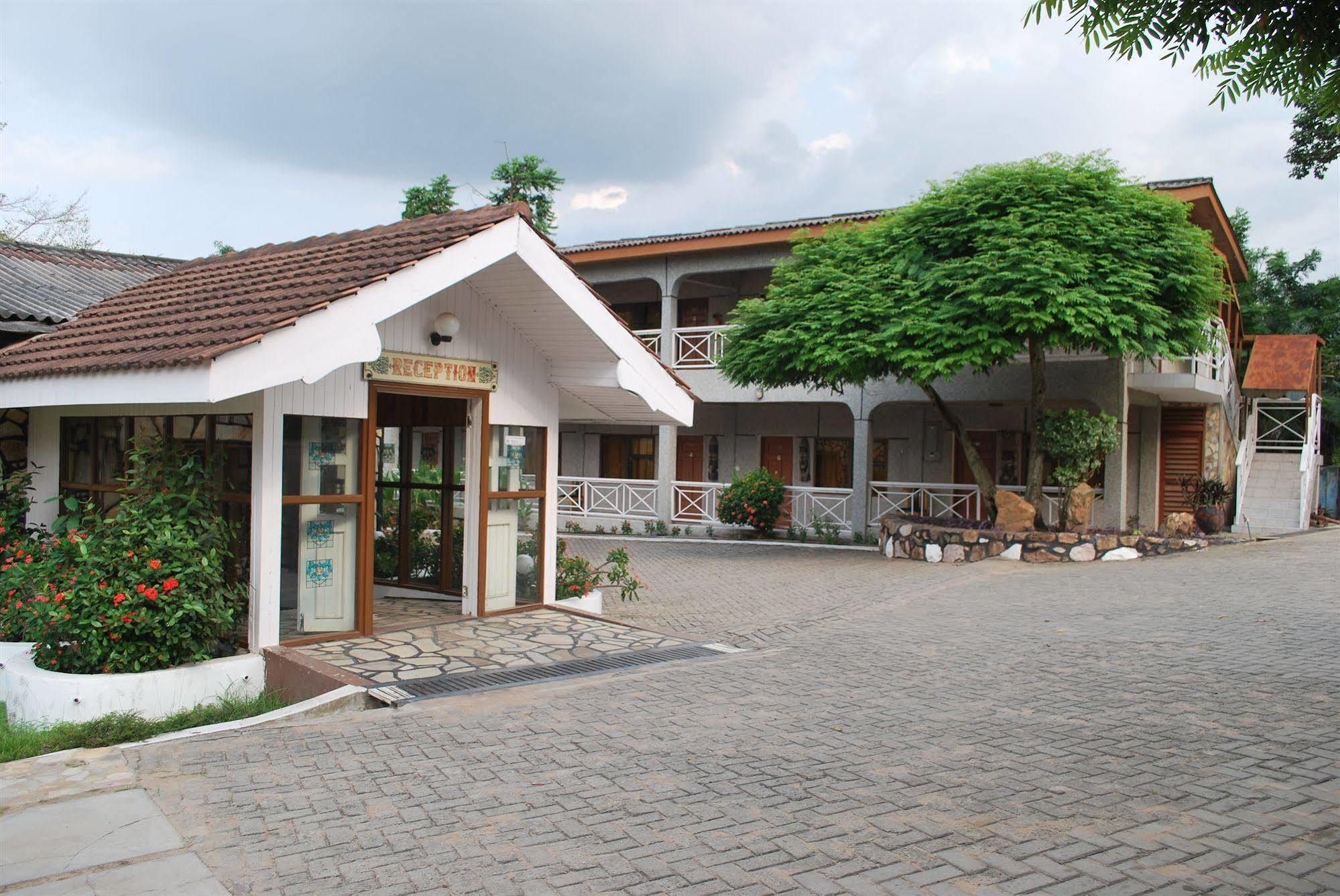 Akosombo Continental Hotel Экстерьер фото
