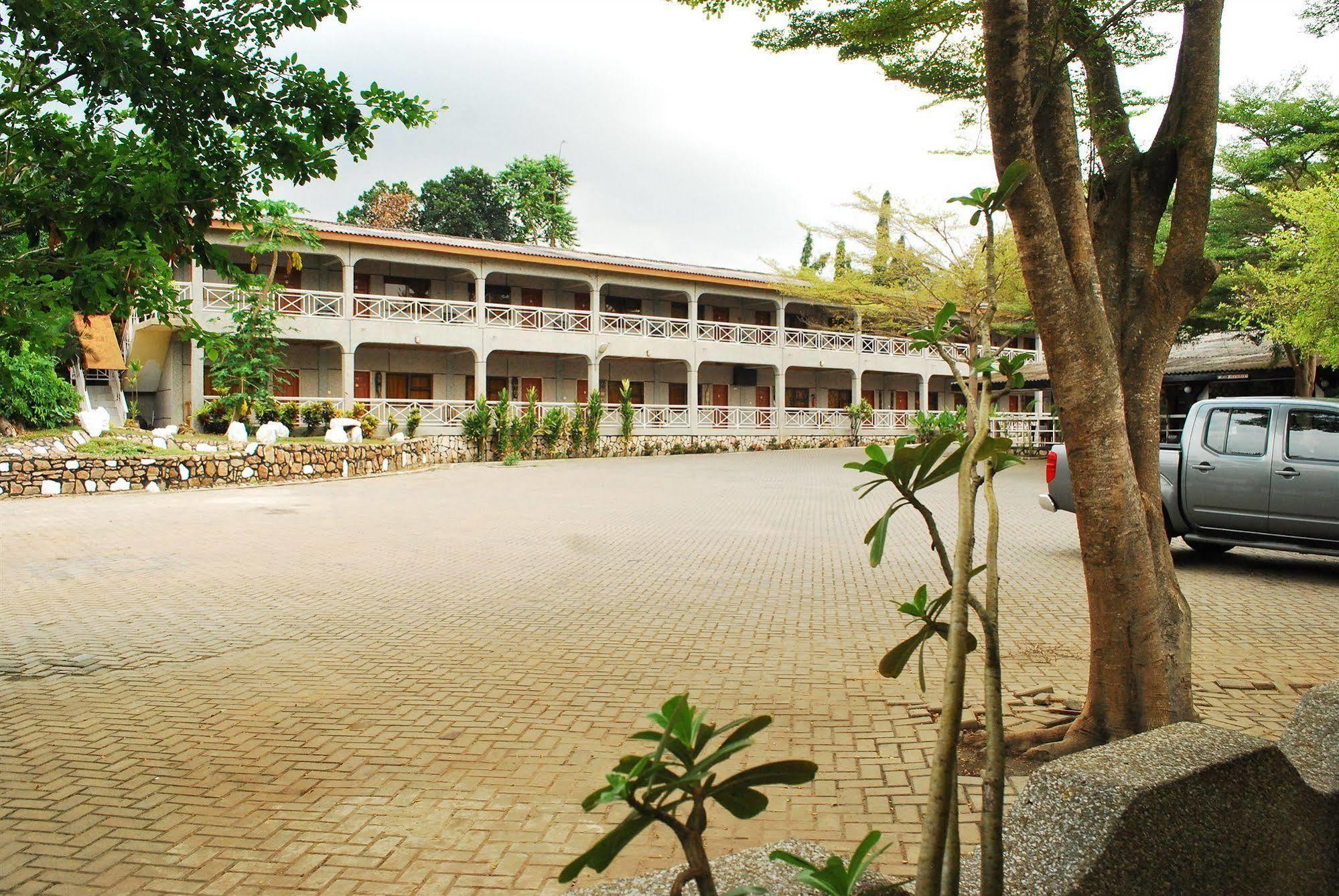 Akosombo Continental Hotel Экстерьер фото